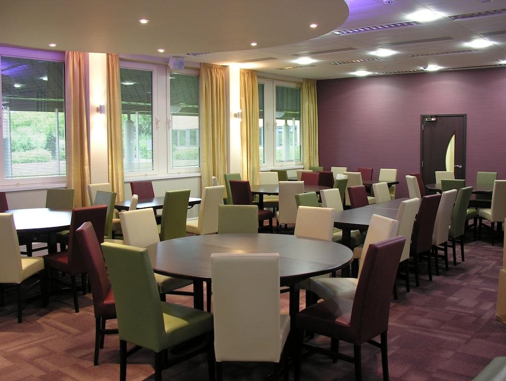 Kents Hill Park Training & Conference Centre Hotel Milton Keynes Exterior photo